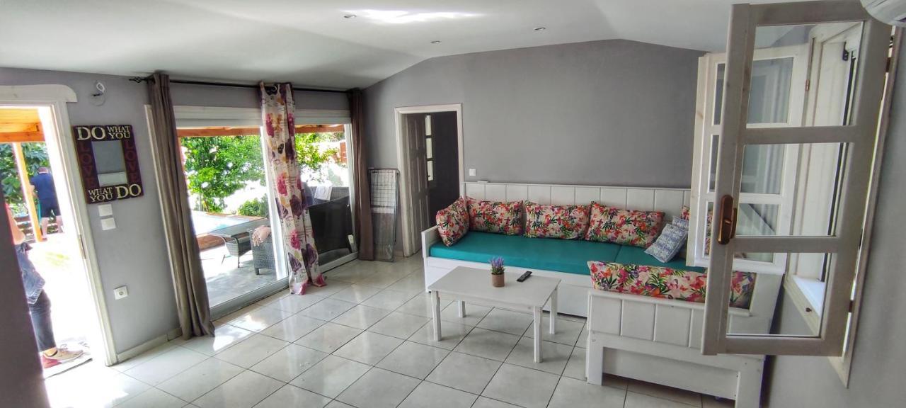 Apartment Bay Pefkari