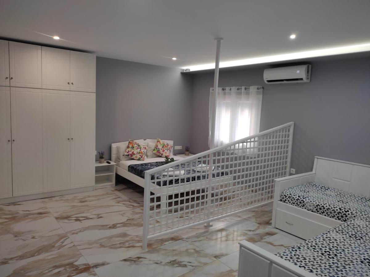 Apartment Bay *