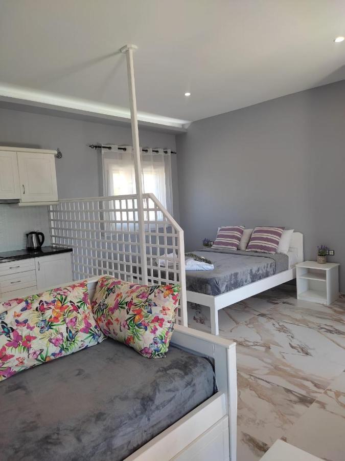 Apartment Bay *